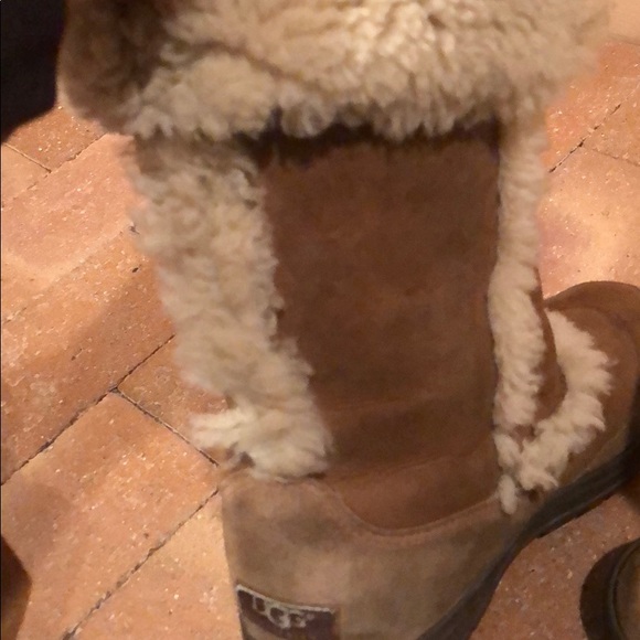 Sheepskin trimmed UGG boot with fur lining - Picture 6 of 7